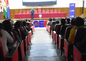 “Creando Futuro”: Educación financiera de Banco BISA llegó a Sucre