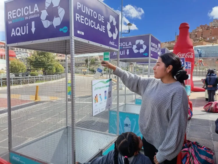 Fundación Coca-Cola, Mi Teleférico y Warmis Recicbol lanzan campaña “Eco-Férico”