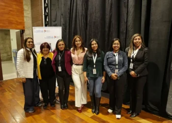 Mujeres tejen paz desde sus experiencias e historias