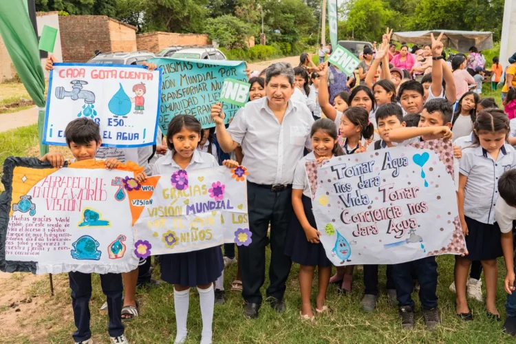 BNB hace posible que más de 600 niñas y niños de la comunidad Guapurú-Cotoca accedan a agua segura