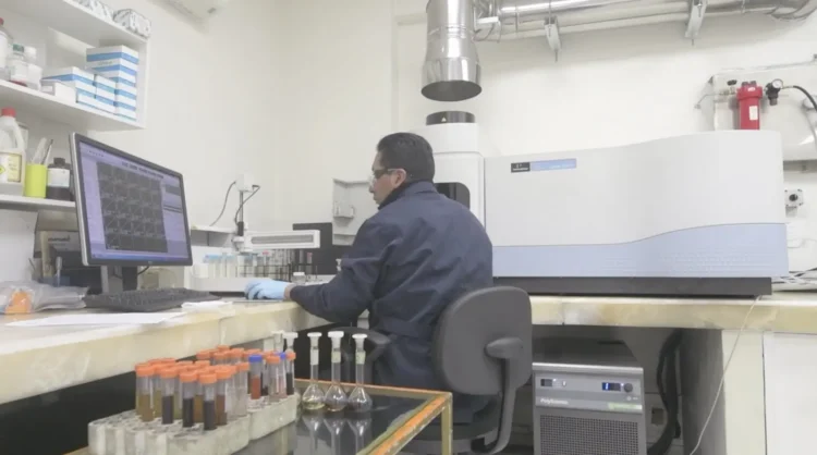 Finning Bolivia pone a disposición del mercado laboratorio certificado para el análisis de la calidad de la gasolina