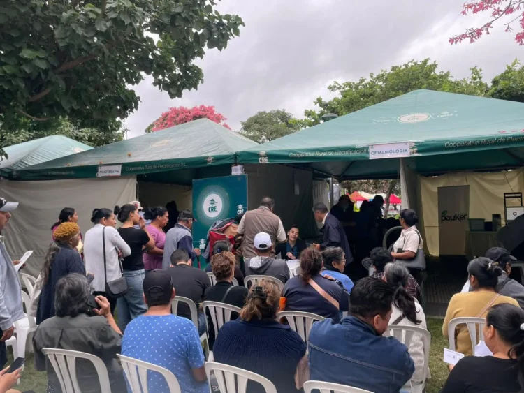 Brigada Médica de la CRE atiende a más de mil personas en la Villa 1° de Mayo
