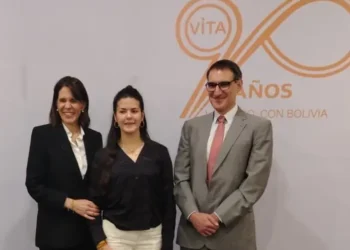 Industria farmacéutica nacional se fortalece: VITA anuncia inversión para triplicar producción de sueros y mejorar abastecimiento