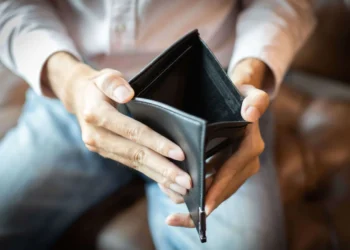 Especialistas recomiendan evitar cinco errores financieros cotidianos