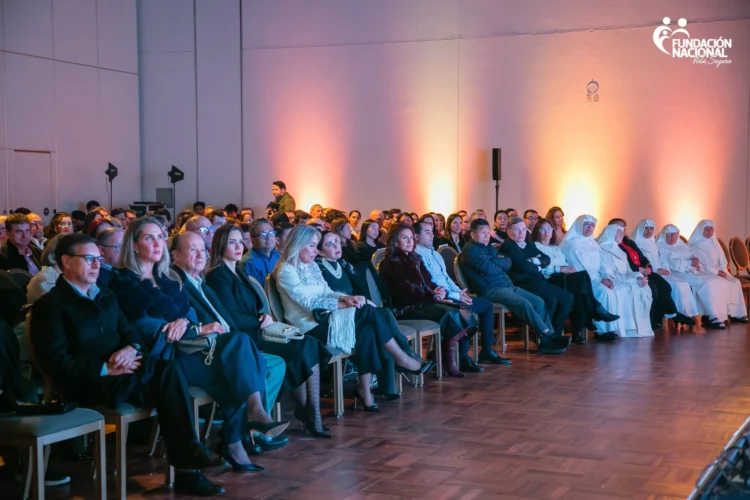 Fundación Nacional Vida Segura unió el arte y la solidaridad para apoyar al hogar de ancianos Santa Cruz