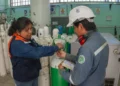 La UMSA entregó más de 300 botellones de oxígeno a 11 hospitales y centros de salud de La Paz y El Alto