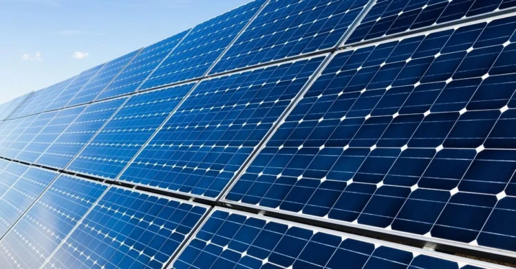 Presidente Paz firma ley para la construcción e instalación de una planta fotovoltaica en Viacha