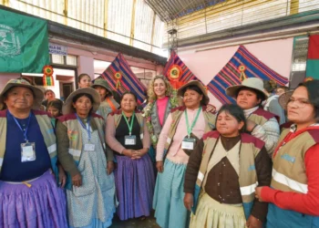 Primera Dama reconoce la labor de mujeres recicladoras de El Alto