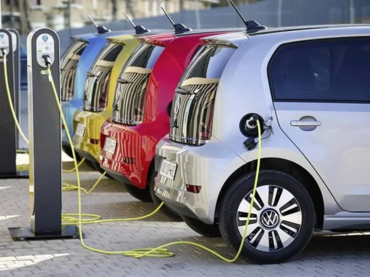 Decreto 5653 busca incentivar la importación de vehículos eléctricos e híbridos