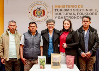 Productores bolivianos de té verde y rojo triunfan en certamen artesanal de Sudamérica