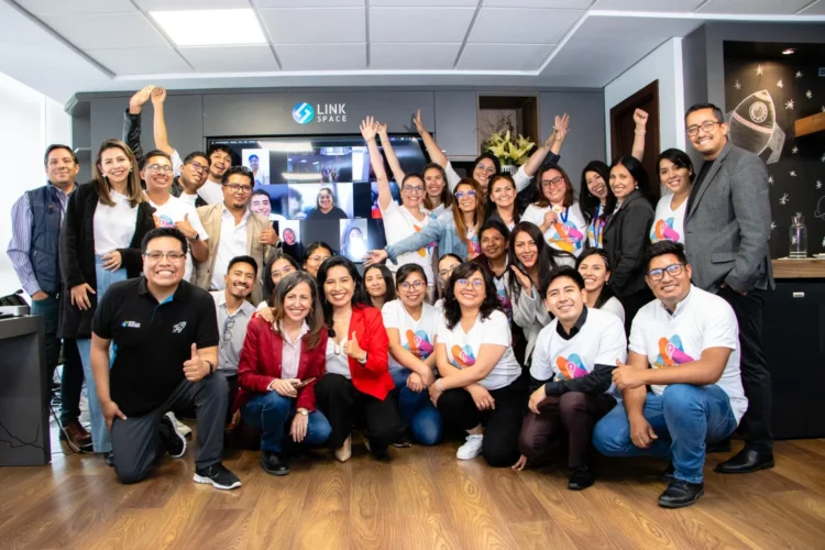 Emprender Futuro lanza la 12ª versión del Programa PLEI y abre becas para impulsar el liderazgo empresarial en Bolivia