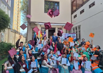 Treinta mujeres se gradúan como las primeras técnicas recicladoras de Bolivia