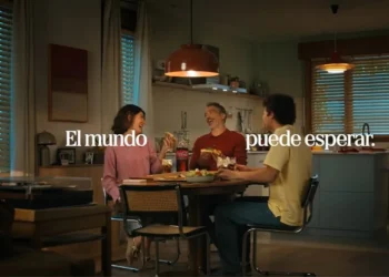 Coca-Cola lanza “El Mundo Puede Esperar”, campaña global que celebra el valor de los momentos de comidas compartidas