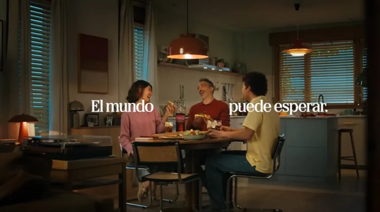 Coca-Cola lanza “El Mundo Puede Esperar”, campaña global que celebra el valor de los momentos de comidas compartidas
