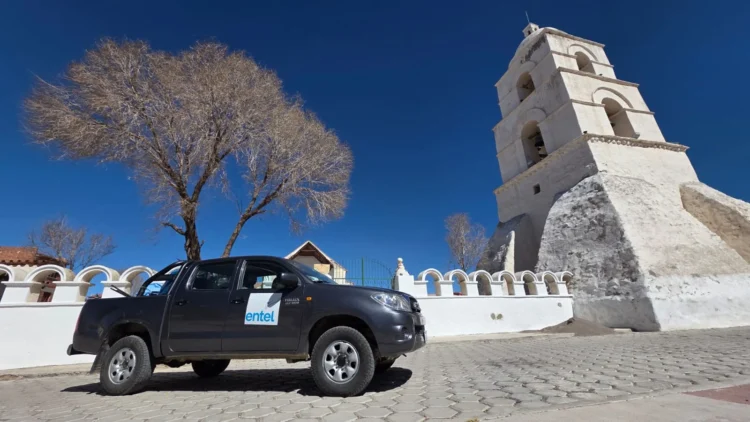ENTEL conecta 24 capitales de municipio y avanza en la reducción de la brecha digital en Oruro