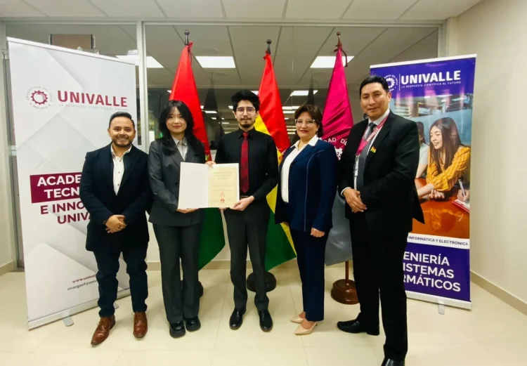 Huawei reconoce la excelencia académica de estudiante de la Univalle