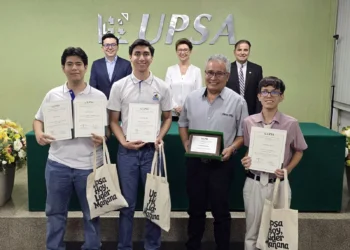 UPSA y CAINCO entregan becas a 10 bachilleres destacados del Concurso Bachiller UPSA-CAINCO 2026