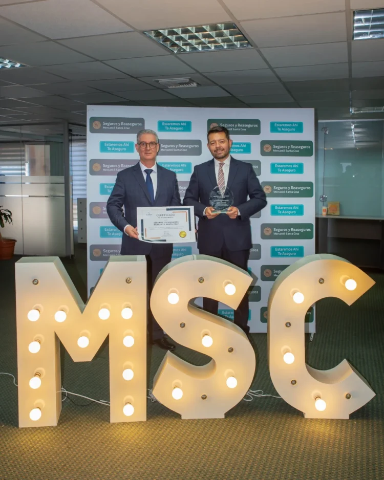 Seguros y Reaseguros Mercantil Santa Cruz recibe distinción internacional por una cultura centrada en las personas