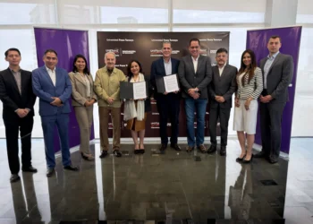 ENTEL y la Universidad Franz Tamayo fortalecen la innovación y el talento joven a través de una alianza estratégica