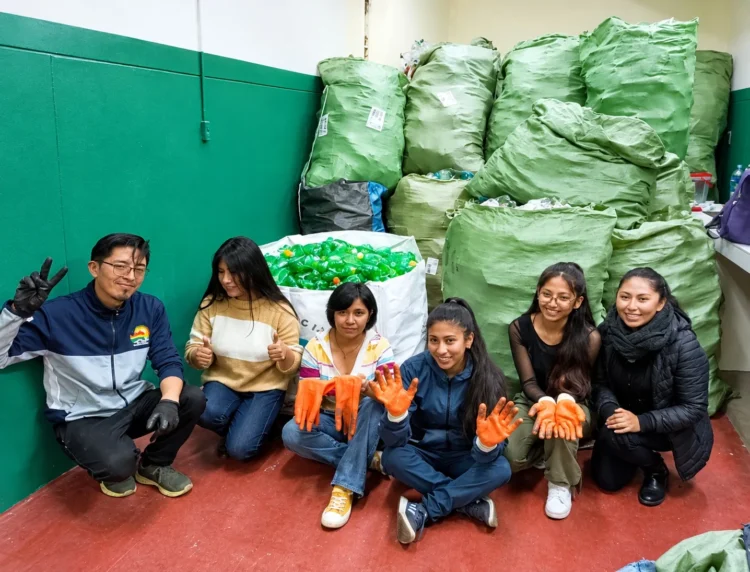 La UMSA reta a sus facultades a reciclar y convertir sus residuos en equipamiento