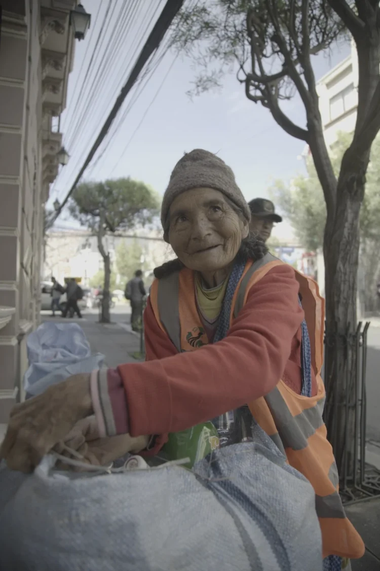 BancoSol y FUNDES Bolivia impulsan a 48 recicladoras con una iniciativa que ya recuperó 12 toneladas de residuos