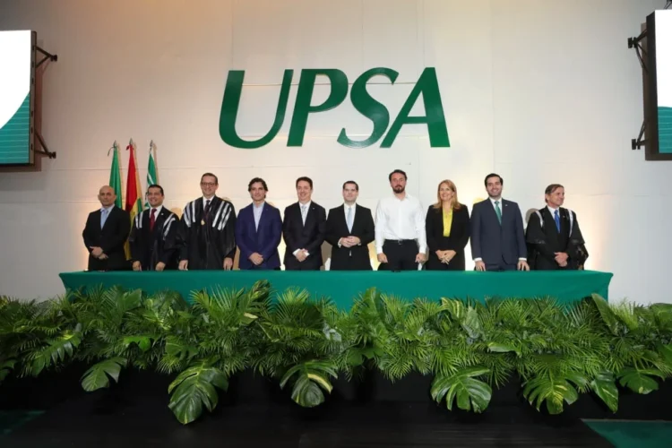 Óscar Ortiz Antelo asume como rector de la UPSA