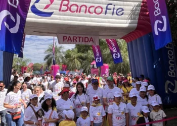 Más de 2,600 personas participaron de la campaña  “Caminando por la Vida” en Santa Cruz 