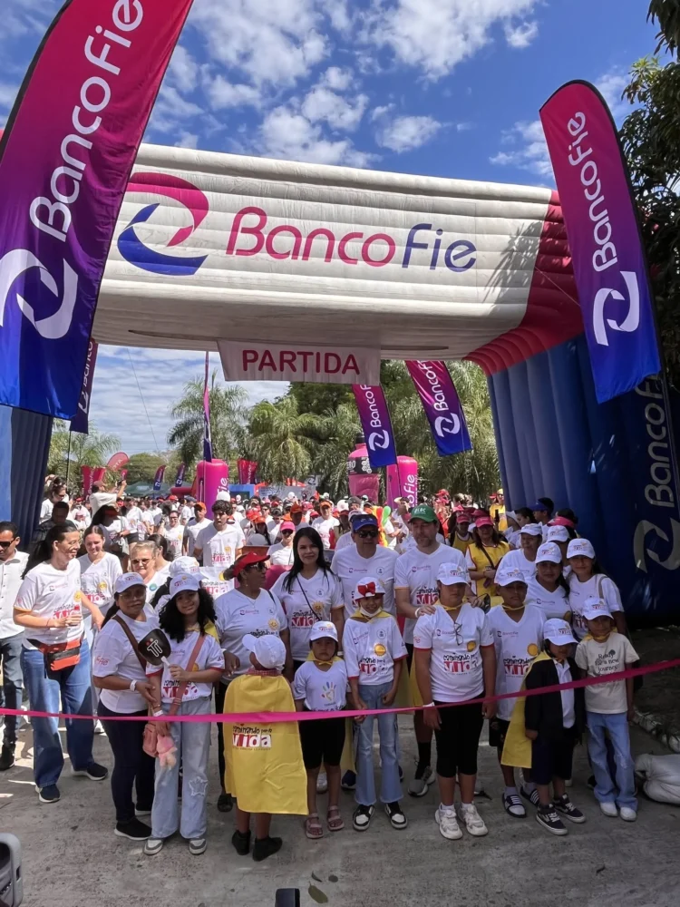 Más de 2,600 personas participaron de la campaña  “Caminando por la Vida” en Santa Cruz 