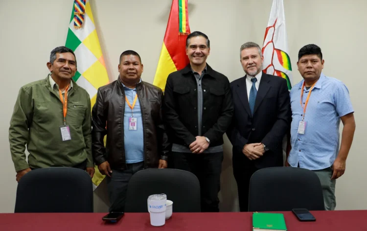 Gobierno ratifica apoyo al programa de conservación ambiental REDD+ de Charagua Iyambae