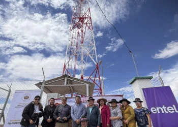 ENTEL llega a Pasto Grande y contribuye al cierre de brecas digitales en Oruro